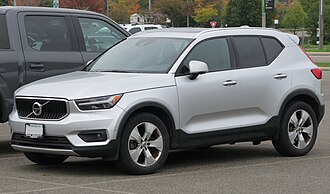 330px-2019_Volvo_XC40_T5_Momentum_in_Bright_Silver_Metallic,_front_left,_2025-09-22