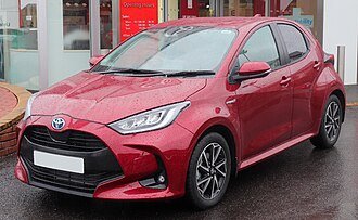 330px-2020_Toyota_Yaris_Design_HEV_CVT_1.5_Front