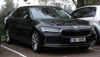 330px-2024_Škoda_Superb_(cropped)