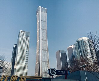 330px-China_Zun_tillsammans_med_Samsung_China_Headquarters._(januari_2019)