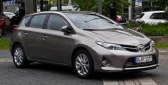 330px-Toyota_Auris_2.0_D-4D_Executive_(II)_–_Frontansicht,_1._Juni_2013,_Düsseldorf