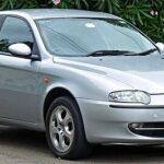 512px-2002_Alfa_Romeo_147_(MY02)_Selespeed_Twin_Spark_5-door_hatchback_(2010-11-28)