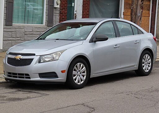 512px-2011_Chevrolet_Cruze_LS,_front_left,_09-28-2024