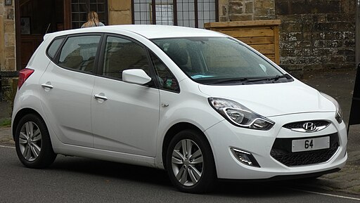512px-2014_Hyundai_ix20_Active_-_1396cc_1.4_(90PS)_Petrol_-_White_-_07-2024,_Front