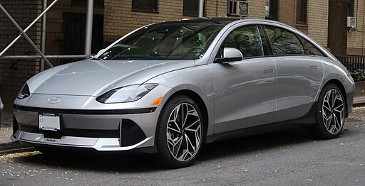 512px-2023_Hyundai_Ioniq_6_Limited,_front_4.27.23