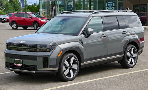 512px-2024_Hyundai_Santa_Fe_Luxury_AWD_in_Hampton_Grey,_front_left,_2024-06-30