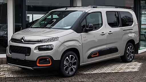 512px-Citroën_Berlingo_XL_BlueHDi_130_EAT8_Shine_XTR_(III)_–_f_02012021
