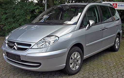 512px-Citroën_C8_front