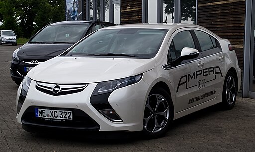 512px-Opel_Ampera_ePionier_Edition_–_Frontansicht,_9._Juli_2012,_Heiligenhaus